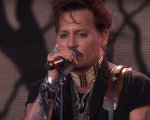 Johnny Depp diventa cantante per l'omaggio a David Bowie degli Hollywood Vampires