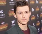 Tom Holland: la star di Spider-Man aiuta una fan in preda al panico per colpa dei cacciatori di autografi
