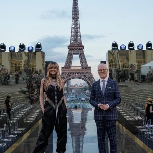 Tim Gunn e Heidi Klum in un'immagine promozionale del reality Making the Cut