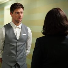 Grand Hotel: Lincoln Younes in una scena della serie