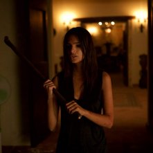 Welcome Home: Emily Ratajkowski in una scena del film