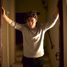 Welcome Home: Riccardo Scamarcio in una scena del film
