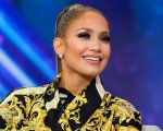 Jennifer Lopez senza trucco a 49 anni: le foto su Instagram senza filtri