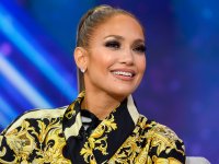 Jennifer Lopez senza trucco a 49 anni: le foto su Instagram senza filtri