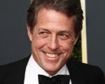 Hugh Grant a Roma strappa il cellulare a una donna ma era la presidente di Ama che fotografava i rifiuti