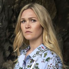 Riviera: una foto della protagonista Julia Stiles