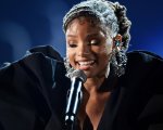 Barbie, la 'sirenetta' Halle Bailey canta la cover della canzone di Billie Eilish e fa impazzire i fan