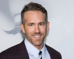 Ryan Reynolds e la sfida del tappo di bottiglia... fallita!