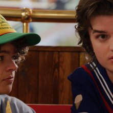 Stranger Things: Joe Keery, Gaten Matarazzo in una scena della terza stagione
