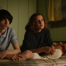 Stranger Things: una scena della terza stagione con Finn Wolfhard e Mollie Bobby Brown