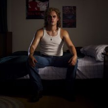 Stranger Things: Dacre Montgomery  in una scena della terza stagione