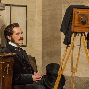 Edison - L'uomo che illuminò il mondo: Michael Shannon in  una scena del film
