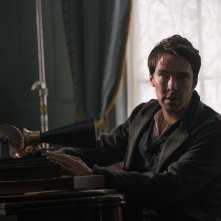 Edison - L'uomo che illuminò il mondo: un momento del film con Benedict Cumberbatch