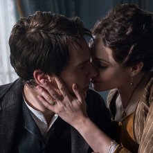 Edison - L'uomo che illuminò il mondo: Benedict Cumberbatch, Tuppence Middleton in  una scena del film
