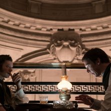 Edison - L'uomo che illuminò il mondo: Tom Holland and Benedict Cumberbatch in una scena