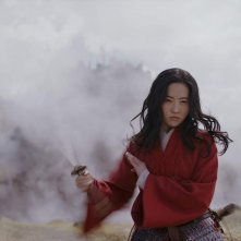 Mulan: Yifei Liu in una scena del film