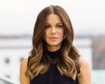 Kate Beckinsale risponde con ironia alle critiche di un troll: 'Sei uno spasso, frequentiamoci!'