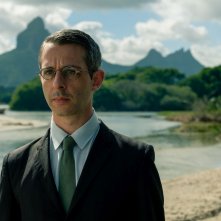 Serenity - L'isola dell'iganno: Jeremy Strong in una scena del film