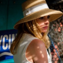 Serenity - L'isola dell'iganno: una scena con Anne Hathaway