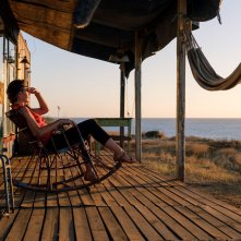 Serenity - L'isola dell'iganno: Diane Lane durante una scena del film