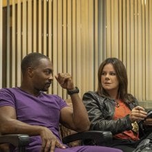 Point Blank: Marcia Gay Harden, Anthony Mackie in una scena del film