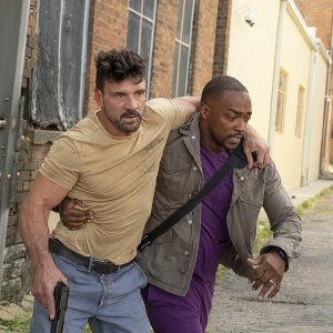 Point Blank: una scena del film con Frank Grillo ed Anthony Mackie