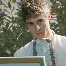 Raccolto amaro: Max Irons in una scena del film