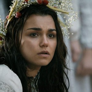 Raccolto amaro: un primo piano di Samantha Barks