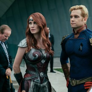 The Boys: Dominique McElligott, Antony Starr durante una scena della serie