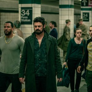The Boys: Laz Alonso, Karl Urban, Tomer Capon in  una scena della serie