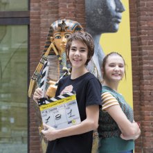 Berni e il giovane Faraone: Emily De Meyer e Jacopo Barzaghi durante un momento sul set