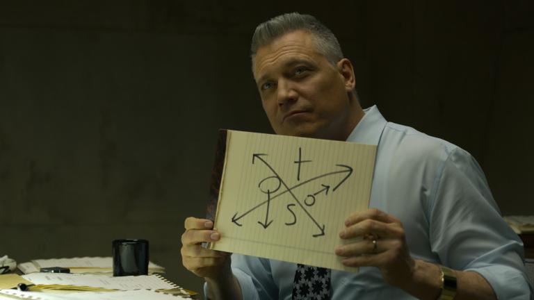 Holt McCallany in una scena