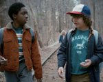 Stranger Things: il cast prova i giocattoli anni '80 italiani in un video di Netflix