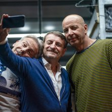 Odio l'estate: i protagonisti del film in uno scatto dal set