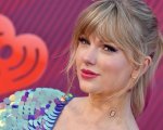 Taylor Swift: stalker arrestato fuori da casa sua armato di mazza e strumenti da scasso