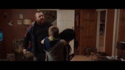 Una Famiglia Al Tappeto - Trailer Italiano