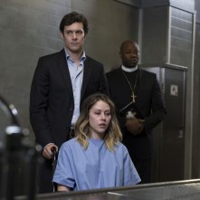 Isabelle - L'ultima evocazione: Adam Brody e Amanda Crew in una scena del film
