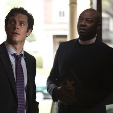 Isabelle - L'ultima evocazione: Dayo Ade e Adam Brody in una scena del film