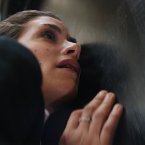 Nevermind: Giulia Michelini in una foto del film