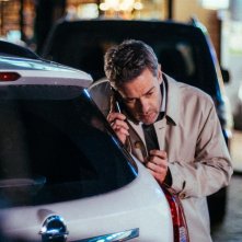 Nevermind: il protagonista al telefono in una foto del film