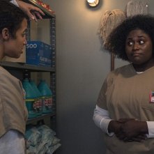 Orange Is the New Black: Dascha Polanco, Danielle Brooks in una scena della settima stagione