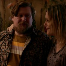 Orange Is the New Black: Michael Chernus, Taylor Schilling in  una scena della settima stagione