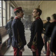 L'Ufficiale e la Spia: Jean Dujardin, Louis Garrel in una scena del film