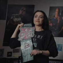 Una famiglia al tappeto: Florence Pugh in una scena del film