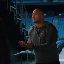 Una famiglia al tappeto: Dwayne Johnson in  una scena del film