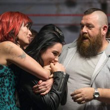 Una famiglia al tappeto: una scena del film con Nick Frost, Lena Headey, Florence Pugh