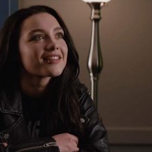 Una famiglia al tappeto: una scena del film con Florence Pugh