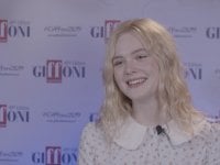 Elle Fanning: 'Mi piacerebbe essere Batgirl nel film di Refn'