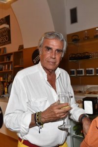 Locandina di George Hilton