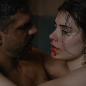 Sangue nella bocca: una scena con Eva De Dominici e Leonardo Sbaraglia